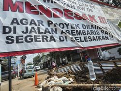 Protes Warga Tebet Imbas Proyek Drainase yang Tak Kunjung Rampung