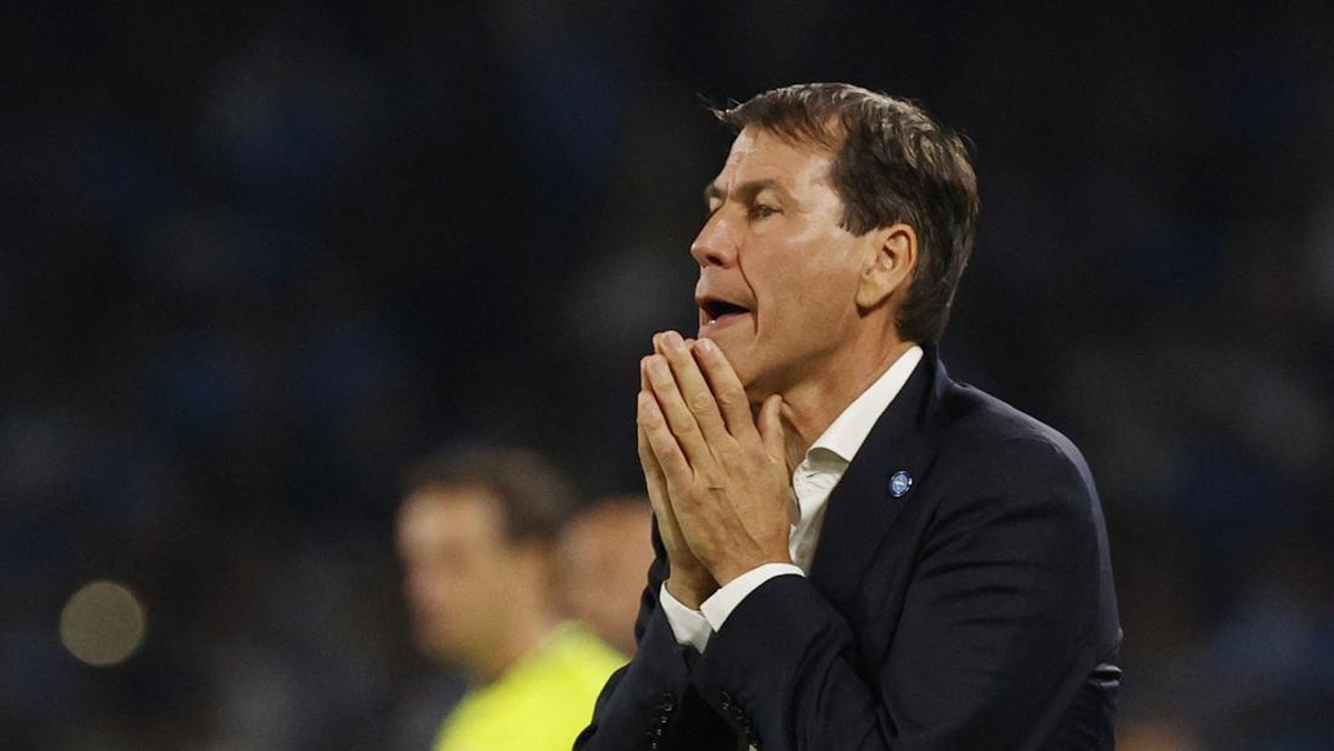 Pelatih Napoli Rudi Garcia sempat diterpa isu pemecatan (Foto: REUTERS/CIRO DE LUCA)