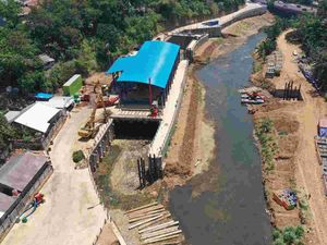 Cegah Sampah Kiriman Masuk DKI, Saringan TB Simatupang Mulai Beroperasi