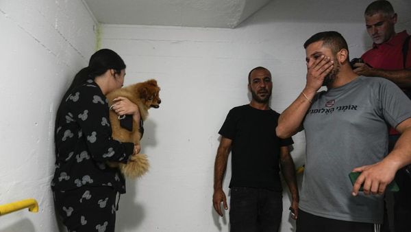 Takut Gempuran Hamas, Warga Israel Ngumpet di Bunker