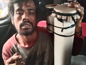 Tampang Pengamen Viral Tusuk Ban Mobil Pengendara di Medan Tampang Pengamen Viral Tusuk Ban Mobil Pengendara di Medan