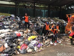 Sampah Masih Menggunung di Depo Kotabaru Jogja, Pemkot Janjikan Bersih Hari Ini