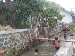 Nestapa Warga Majalengka, Kesulitan Air hingga Cuci Baju di Irigasi