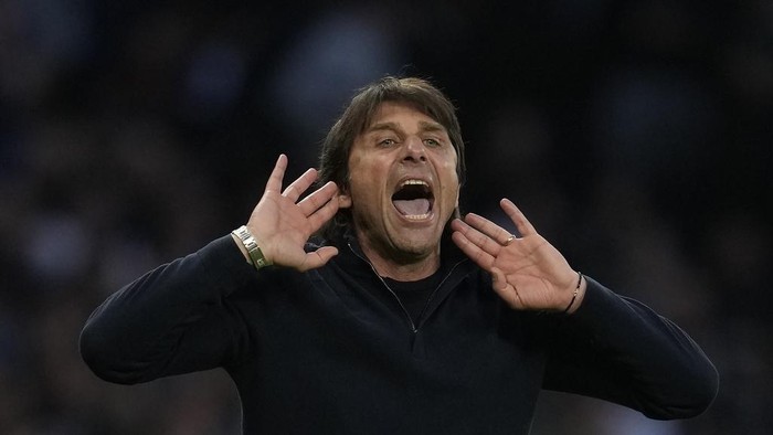 FILE - Tottenhams head coach Antonio Conte reacts during the English Premier League soccer match between Tottenham Hotspur and Arsenal at Tottenham Hotspur stadium in London, England, on May 12, 2022. Tottenham announced that manager Antonio Conte has left the Premier League club 