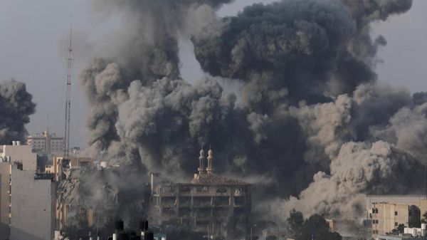 Asap Hitam Mengepung Gaza Saat Israel Kembali Luncurkan Serangan