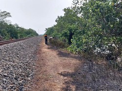 Warga di Purwokerto Bakar Sampah di Sekitar Rel, PT KAI: Sangat Bahaya!