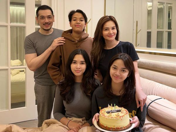 7 Foto Sydney Putri Cut Tari yang Baru Ultah ke-16, Cantik Saingi Sang Mama