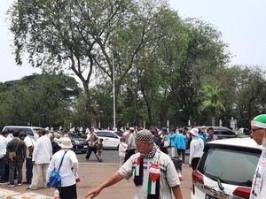 Massa Demo di Kedubes AS Bubar dengan Tertib, Tak Ada Sampah Berserakan Massa Demo di Kedubes AS Bubar dengan Tertib, Tak Ada Sampah Berserakan