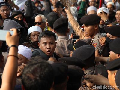 Demo PA 212 Sempat Memanas di Depan Kedubes AS