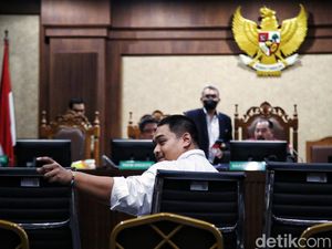 Menpora Dito dan Johnny G Plate Kompak Bantah Saling Kenal