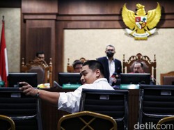 Menpora Dito dan Johnny G Plate Kompak Bantah Saling Kenal