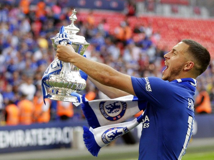 Chelsea's Eden Hazard celebrates with the trophy after winning the English FA Cup final soccer match between Chelsea and Manchester United at Wembley stadium in London, Saturday, May 19, 2018. Chelsea defeated Manchester United 1-0. (AP Photo/Tim Ireland)
