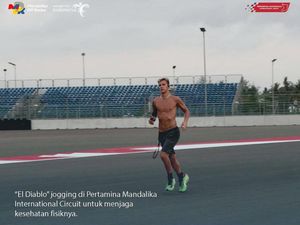 Quartararo Jogging di Sirkuit Mandalika: Sebut Aspal Sirkuit Sudah Sempurna, tapi . . . Quartararo Jogging di Sirkuit Mandalika: Sebut Aspal Sirkuit Sudah Sempurna, tapi . . .
