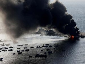 Diserang Israel, Perahu dan Kapal Nelayan di Pelabuhan Gaza Terbakar