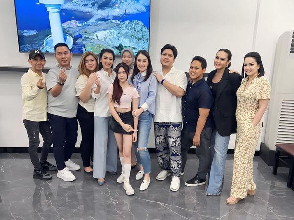 7 Foto Ultah Jennifer Dunn, Paras Putri Sulung yang Baru Diungkap Curi Atensi