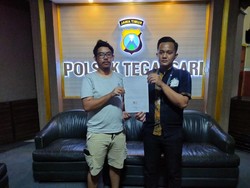 Pemukulan Petugas Parkir TP Surabaya ke Sopir Taksi Online Berakhir Damai