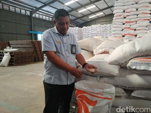 Bantah Beras SPHP Mengandung Plastik, Bulog Sumut Singgung Tahun Politik Bantah Beras SPHP Mengandung Plastik, Bulog Sumut Singgung Tahun Politik