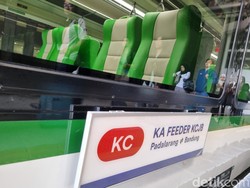 Minta Maaf, KCIC Buka Suara soal KA Feeder Tabrak Mobil di Bandung