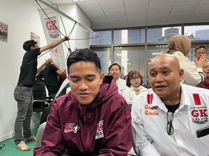 Kunjungi Relawan Jokowi GK Center, Kaesang Minta Wejangan untuk Pemilu 2024 Kunjungi Relawan Jokowi GK Center, Kaesang Minta Wejangan untuk Pemilu 2024