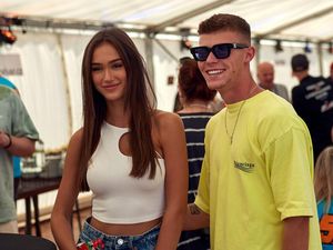 8 Gaya Pacar Pembalap Moto GP Filip Salac yang Ikut Liburan ke Mandalika