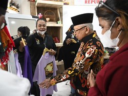 Tinjau Papua Youth Creative Hub, Maruf Amin Puji Produk Anak Papua