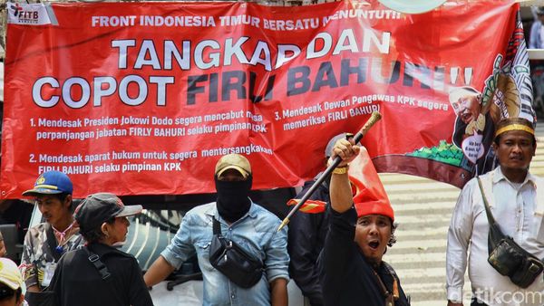Massa Gelar Aksi di KPK, Tuntut Firli Bahuri Diberhentikan