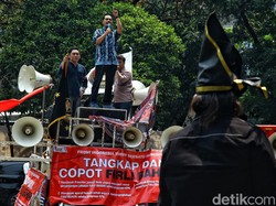 Massa Front Indonesia Timur Bersatu Demo Desak Firli Dicopot dari KPK