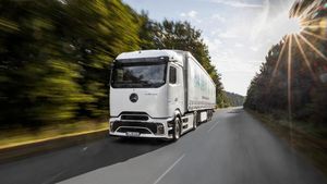 Potret Truk Listrik Terbaru Mercedes-Benz yang Bisa Tempuh Jarak Jakarta-Semarang