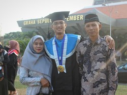 Kisah Inspiratif Firman Ramadhan Peraih IPK 3,98 PENS Tolak 5 Perusahaan