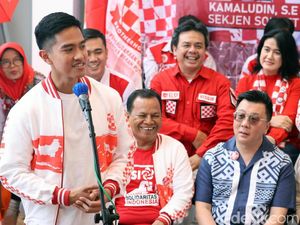 Momen Kaesang Bertandang ke Markas Solmet Momen Kaesang Bertandang ke Markas Solmet