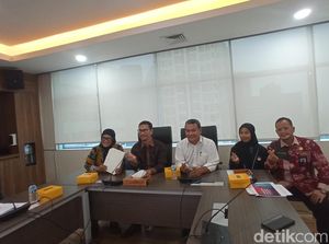 Kenalkan Genteng Murah Meriah Buatan PNJ, Asalnya dari Limbah Plastik Kenalkan Genteng Murah Meriah Buatan PNJ, Asalnya dari Limbah Plastik