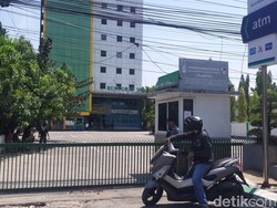 Pagar Gedung Rektorat UMI Makassar Terkunci-Dilas Buntut Basri Dinonaktifkan
