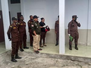 Kejari Geledah Kantor BPKAD-DPMK Kaimana Terkait Dugaan Korupsi Kejari Geledah Kantor BPKAD-DPMK Kaimana Terkait Dugaan Korupsi