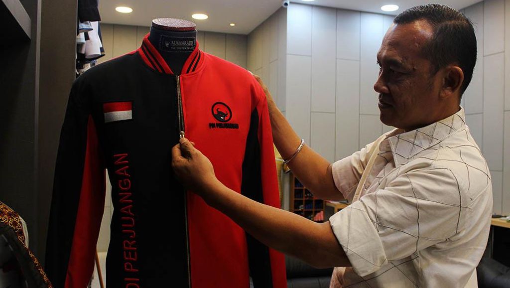 Penjualan Baju Parpol Meningkat Jelang Pemilu, Begini Potretnya Penjualan Baju Parpol Meningkat Jelang Pemilu, Begini Potretnya