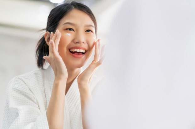 Potret mengatasi purging pada wajah/ Foto: freepik.com Potret mengatasi purging pada wajah