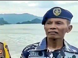 Serka Agus Muklason Selamatkan 3 Wisatawan Terseret Ombak di Trenggalek