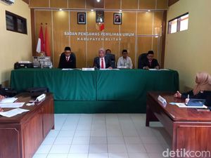 PDIP Laporkan Dugaan Pelanggaran Administrasi KPU ke Bawaslu Blitar PDIP Laporkan Dugaan Pelanggaran Administrasi KPU ke Bawaslu Blitar
