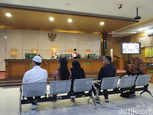 Hakim Mentahkan Dalih Dirut CIFO Suap Yana cs Rp 186 Juta untuk CSR Hakim Mentahkan Dalih Dirut CIFO Suap Yana cs Rp 186 Juta untuk CSR