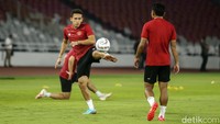Egy Maulana Vikri yang kembali dipanggil ke Timnas tampak berlatih.  
