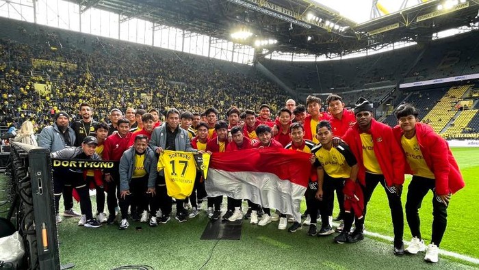 Timnas Indonesia U-17 berkunjung ke Signal Iduna Park yang merupakan markas klub elit Bundesliga, Borussia Dortmund. Mereka datang menyaksikan langsung laga Die Borussen kontra Union Berlin, Sabtu (8/10/2023).