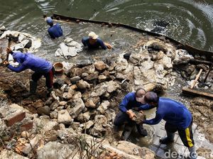 Perbaikan Turap Ambrol Kali Cideng Terus Dikebut Perbaikan Turap Ambrol Kali Cideng Terus Dikebut