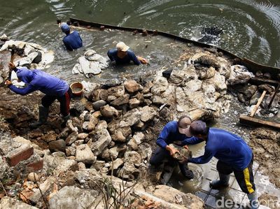 Perbaikan Turap Ambrol Kali Cideng Terus Dikebut