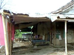 Aksi Emak-emak di Karawang Gerebek Warung Diduga Tempat Prostitusi