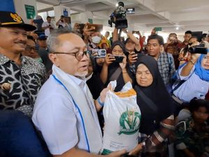 Zulhas Traktir Warga Madiun Beras 5 Kg Sebanyak 500 Karung