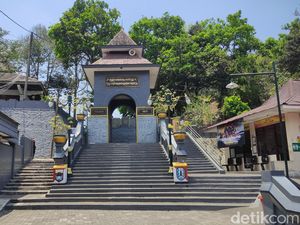 Misteri Pesugihan Gunung Kawi Misteri Pesugihan Gunung Kawi