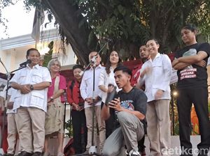 Momen Prabowo Jeda Konpers saat Azan Magrib, Kaesang Buka Puasa