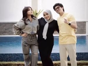 Potret Atta Halilintar dan Aurel Main ke Rumah Fuji, Bukti Hubungan Baik-baik Saja