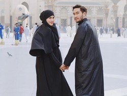 Campur Aduk Perasaan Syahnaz Tinggalkan Anak dan Suami untuk Pergi Haji