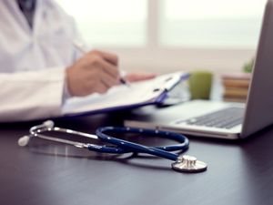 Kenalan Sama Dokter Saraf Tertua di Dunia, Masih Aktif di Umur 102 Tahun Kenalan Sama Dokter Saraf Tertua di Dunia, Masih Aktif di Umur 102 Tahun