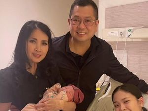 8 Foto Jessica Tanoe Melahirkan Anak Pertama, Gestur Ayahnya So Sweet 8 Foto Jessica Tanoe Melahirkan Anak Pertama, Gestur Ayahnya So Sweet